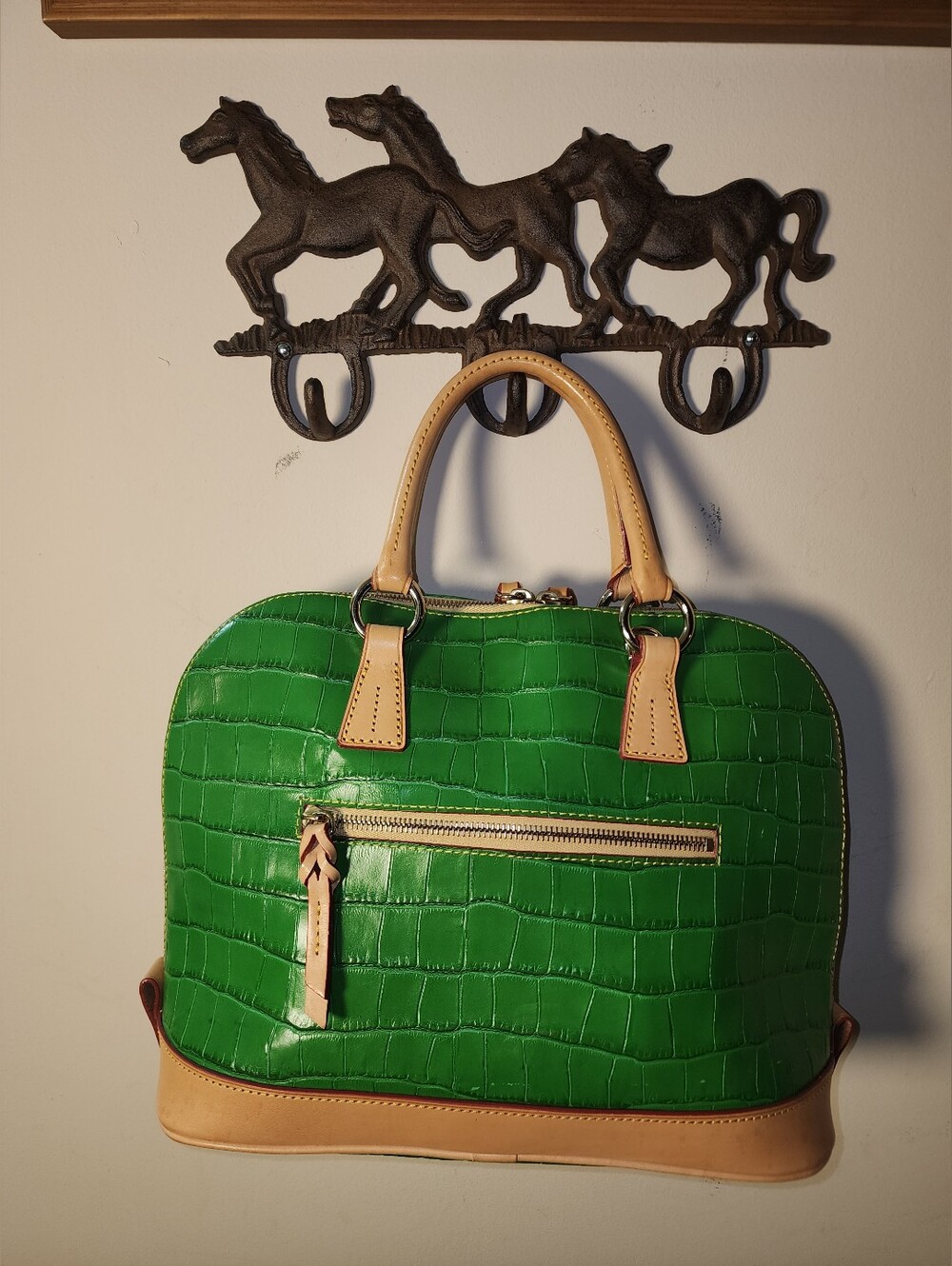 Dooney And Bourke Green Croc Embossed Satchel Tan Trim Purse Crossbody - Picture 5 of 11